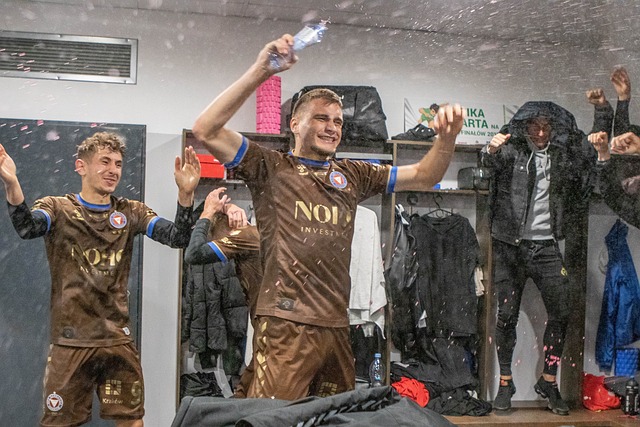 武磊深夜抵滬 難道就不用隔離觀察嗎？.